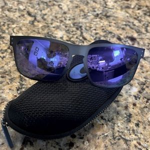 Men’s Oakley sunglasses.